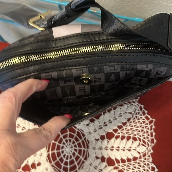 NWT London Fog handbag. Crossbody or shoulder.  Price firm - Picture 4 of 11